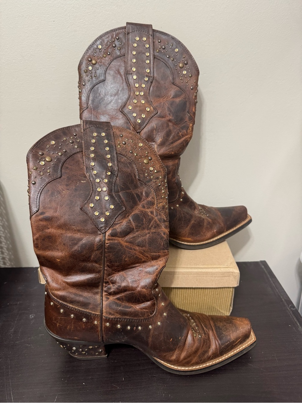 Ariat Sassy Cognac 8.5B Distressed Brown Leather Studded Western Boots 10006850